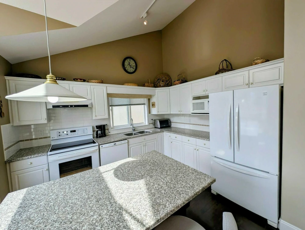 Dining Area Photo of 8 8590 Sunrise Drive, Chilliwack, BC
