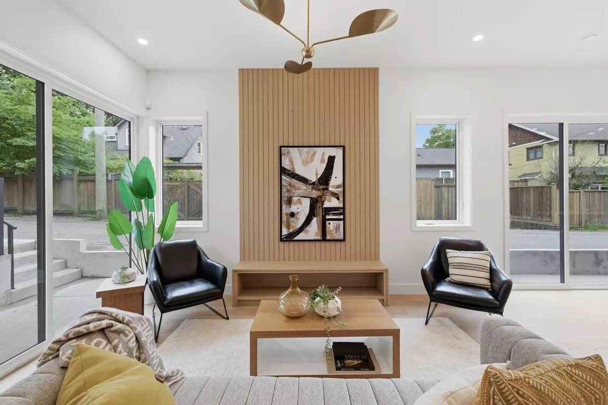 Dining Area Photo of 1 2509 Kitchener Street, Vancouver, BC
