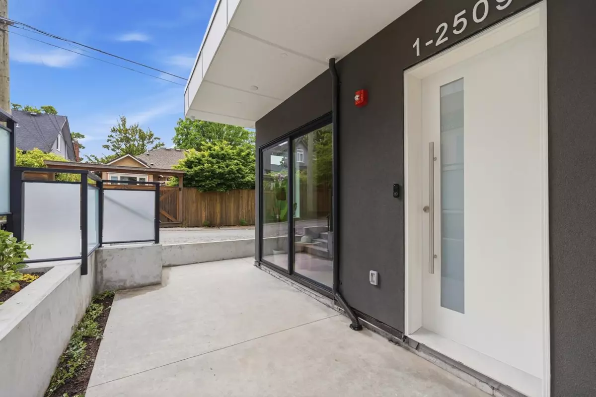 Living Room Photo of 1 2509 Kitchener Street, Vancouver, BC