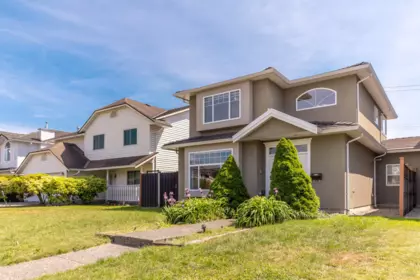 3770 Elmwood Street, Burnaby, BC, Burnaby — Half Duplex for sale