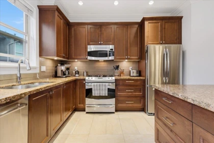 Kitchen Island Photo of 24 897 Premier Street, North Vancouver, BC