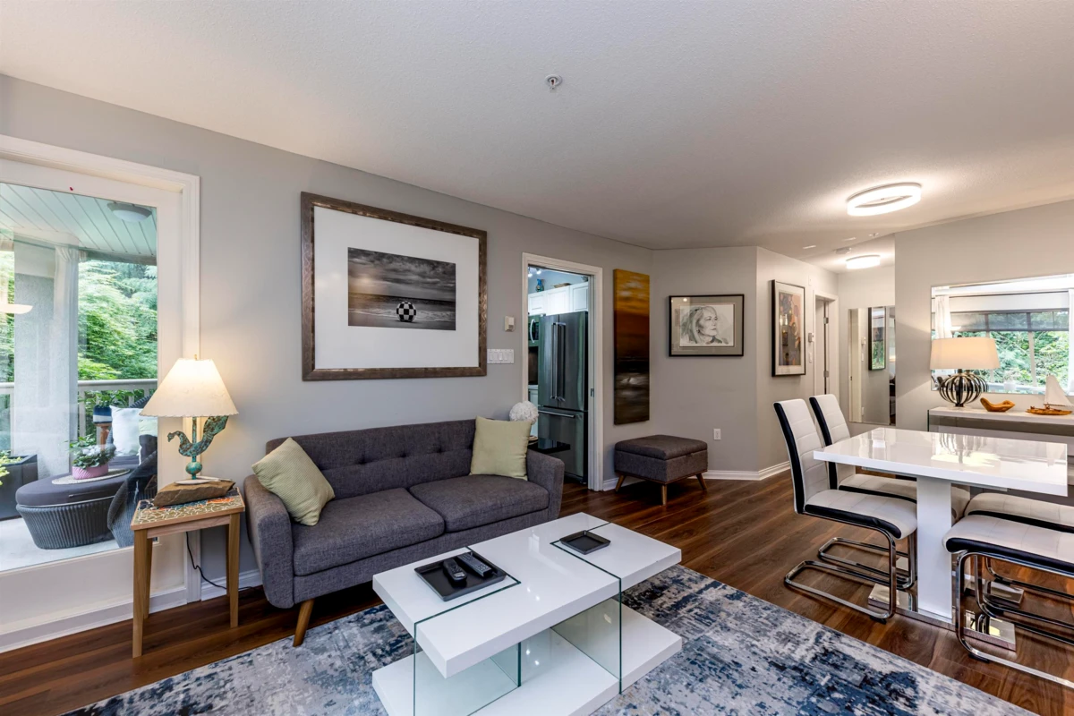 Family Room Photo of 412 2059 Chesterfield Avenue, North Vancouver, BC