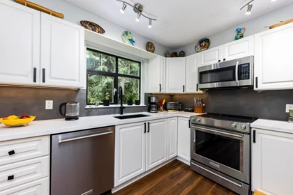 Breakfast Nook Photo of 412 2059 Chesterfield Avenue, North Vancouver, BC