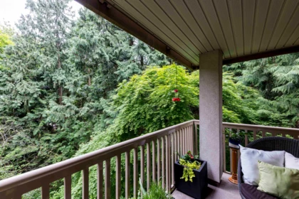 Entry Foyer Photo of 412 2059 Chesterfield Avenue, North Vancouver, BC