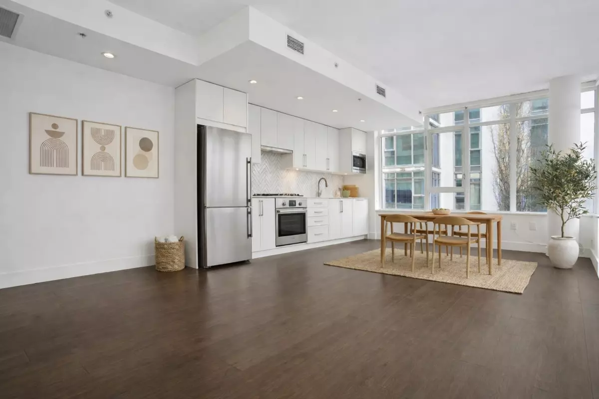 Dining Area Photo of 302 2455 Kingsway, Vancouver, BC