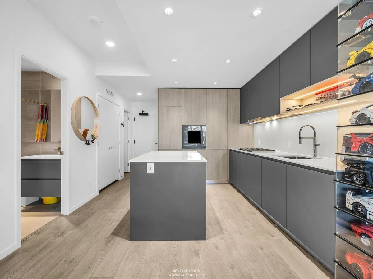 Family Room Photo of 822 6300 Minoru Boulevard, Richmond, BC
