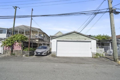 Primary Bedroom Photo of 5434 Killarney Street, Vancouver, BC