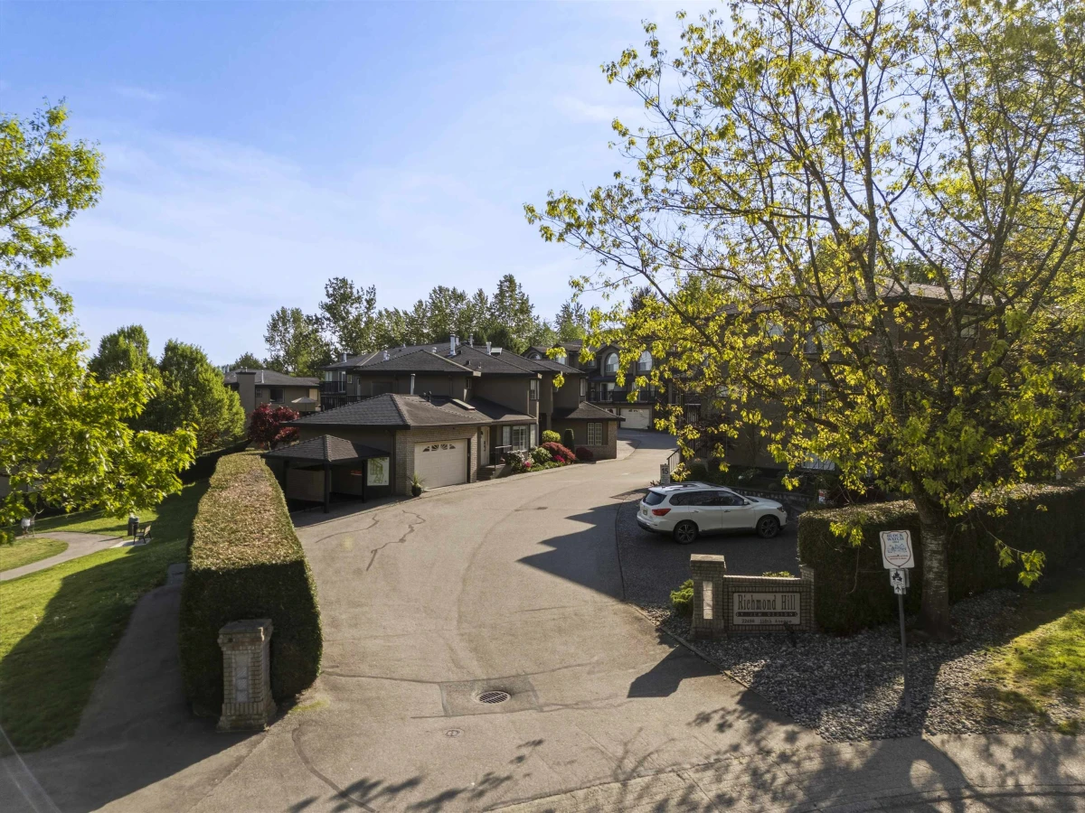 Family Room Photo of 4 22488 116 Avenue, Maple Ridge, BC