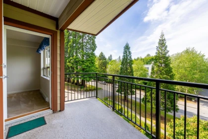 Entry Foyer Photo of 311 16068 83 Avenue, Surrey, BC