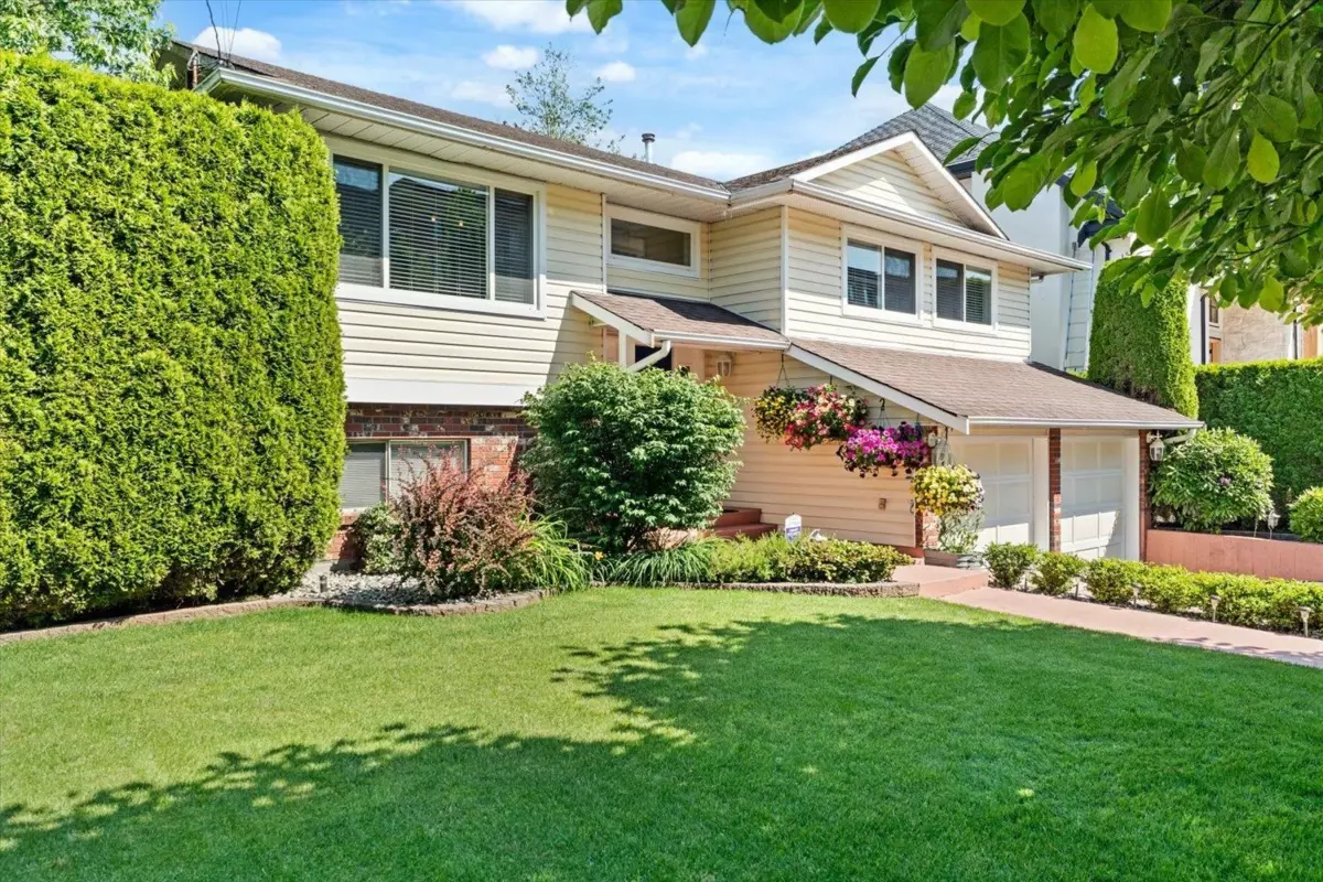 Living Room Photo of 2052 Primrose Street, Abbotsford, BC