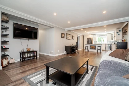 Kitchen Island Photo of 17 8985 Shook Road, Mission, BC