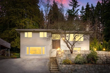 Garden / Landscaping Photo of 4938 Redonda Drive, North Vancouver, BC