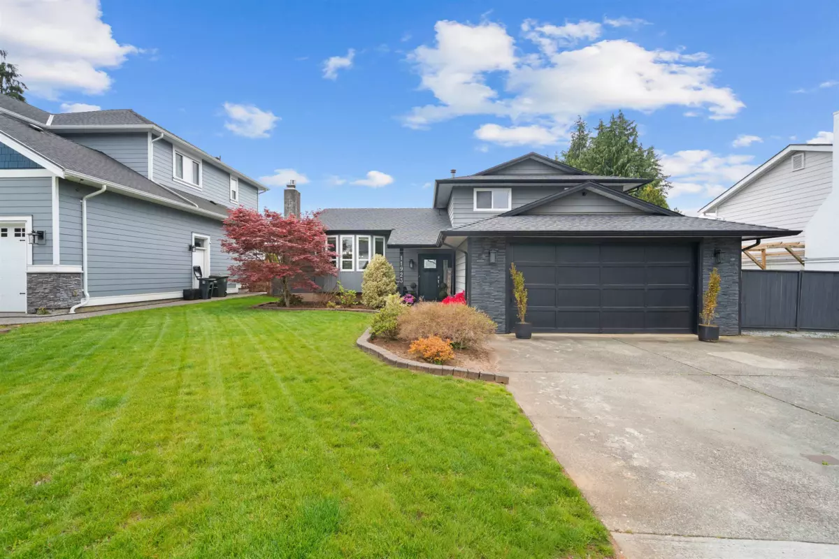 Living Room Photo of 11923 194b Street, Pitt Meadows, BC