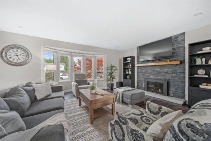 Kitchen Island Photo of 11923 194b Street, Pitt Meadows, BC