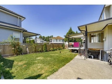 Laundry Room Photo of 7833 147a Street, Surrey, BC