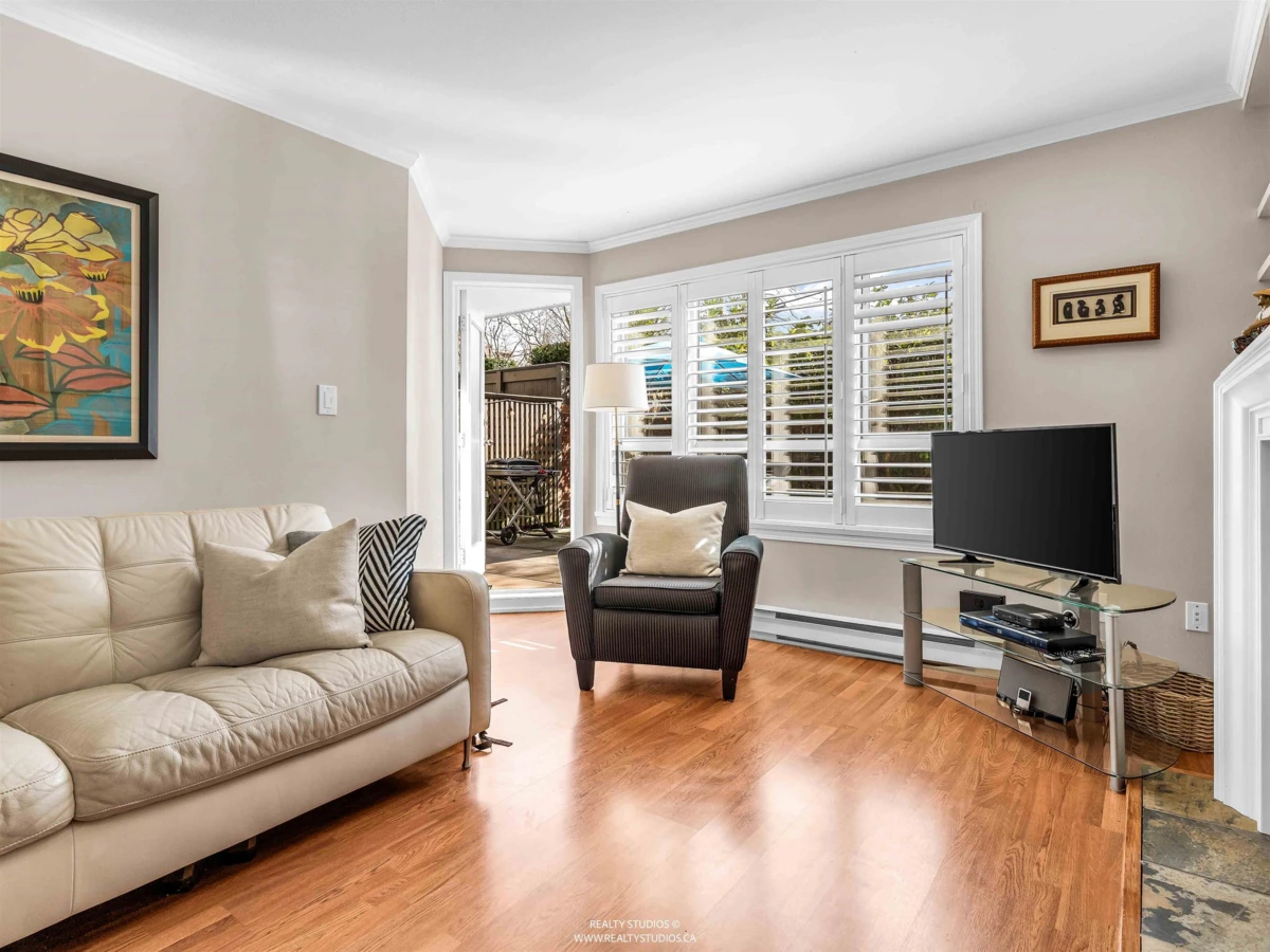 Dining Area Photo of 109 555 W 14th Avenue, Vancouver, BC
