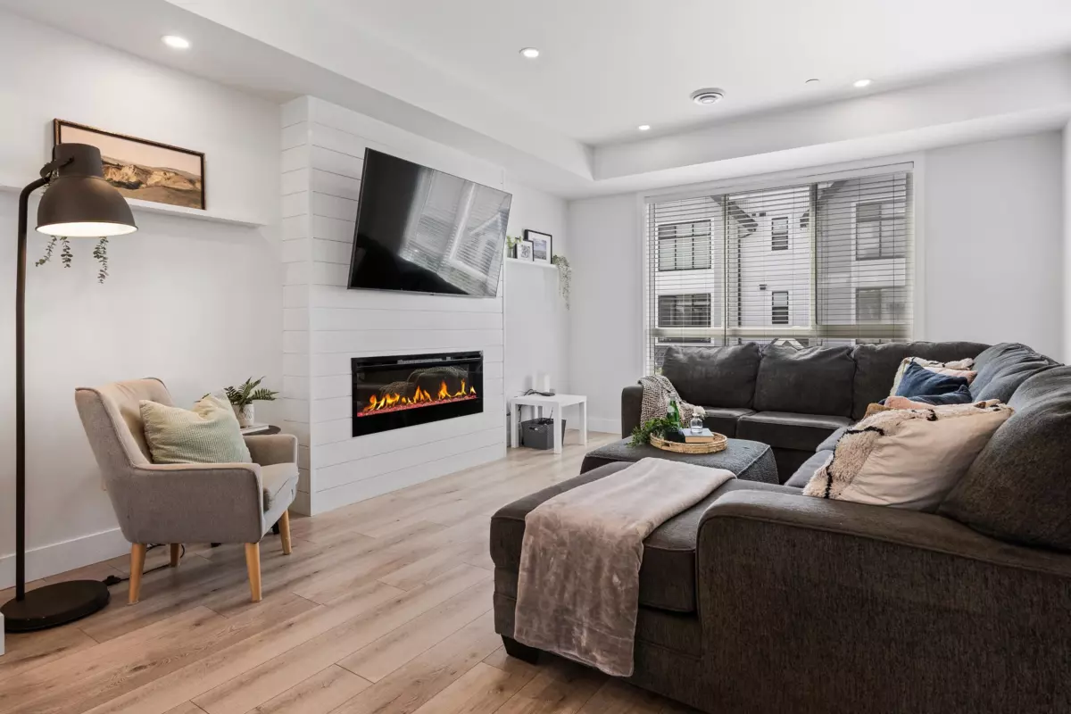 Living Room Photo of 154 46211 Promontory Road, Chilliwack, BC