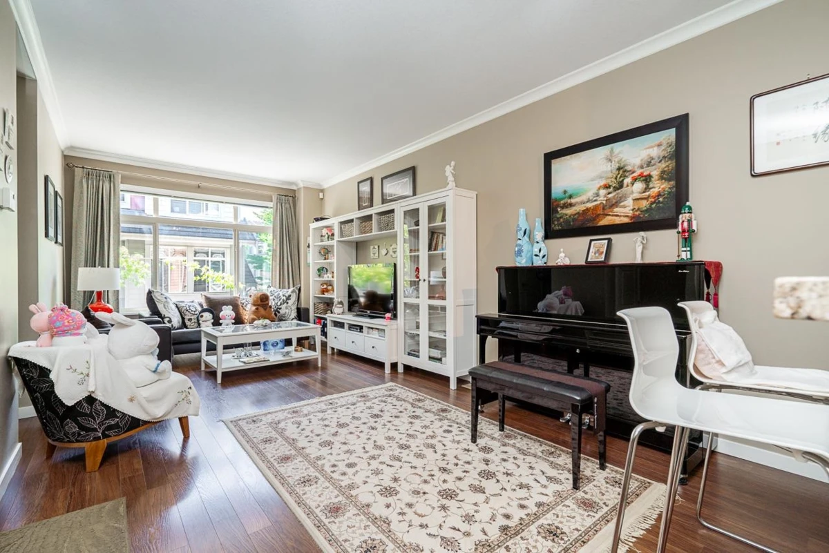 Dining Area Photo of 25 15151 34 Avenue, Surrey, BC