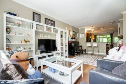 Kitchen Island Photo of 25 15151 34 Avenue, Surrey, BC