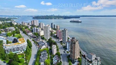 Staircase Photo of 4 2243 Bellevue Avenue, West Vancouver, BC