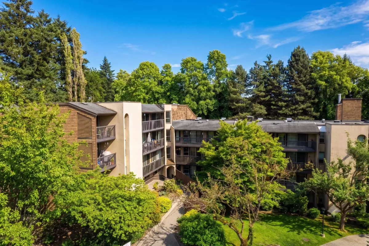 Family Room Photo of 606 9867 Manchester Drive, Burnaby, BC