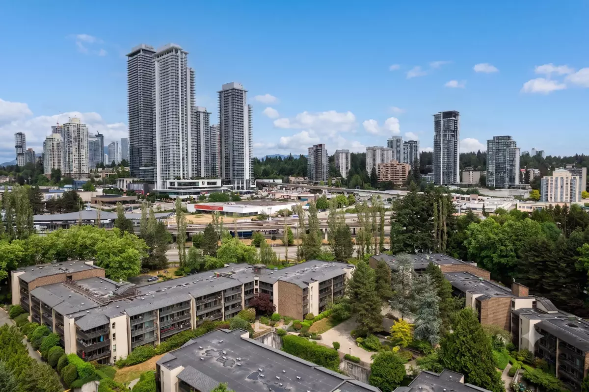 Living Room Photo of 606 9867 Manchester Drive, Burnaby, BC