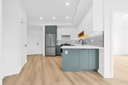 Kitchen Photo of 420 6270 Gooseberry Drive, Surrey, BC