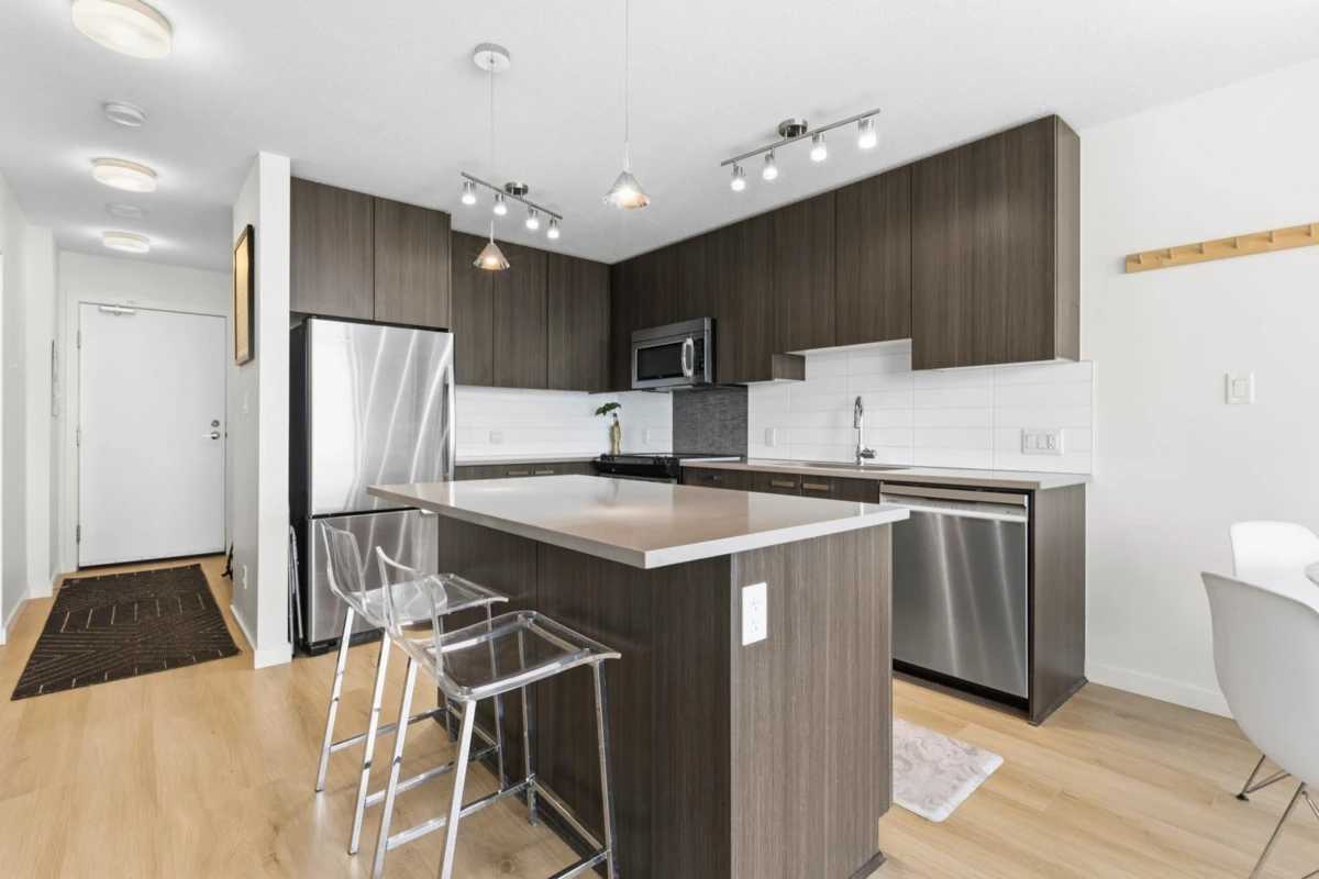 Dining Area Photo of 3303 13325 102a Avenue, Surrey, BC