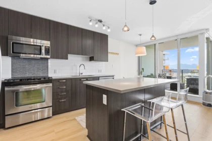 Kitchen Island Photo of 3303 13325 102a Avenue, Surrey, BC