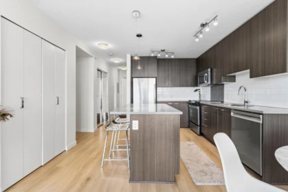 Kitchen Photo of 3303 13325 102a Avenue, Surrey, BC