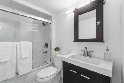 Hallway Photo of 402 3505 W Broadway, Vancouver, BC