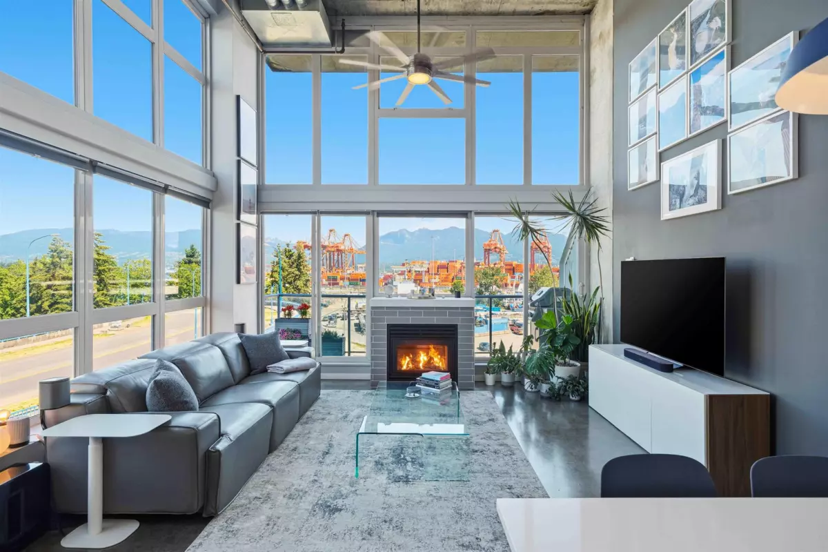 Living Room Photo of 407 289 Alexander Street, Vancouver, BC