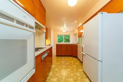 Kitchen Island Photo of 2870 Thorncliffe Drive, North Vancouver, BC