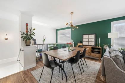 Breakfast Nook Photo of 2 15840 84 Avenue, Surrey, BC
