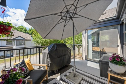 Front Yard Photo of 2 15840 84 Avenue, Surrey, BC