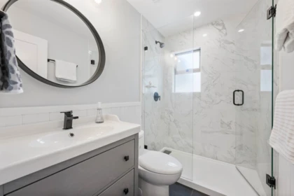 Hallway Photo of 2 15840 84 Avenue, Surrey, BC