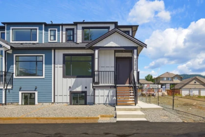 32613 Cherry Avenue, Mission, BC, Mission — Half Duplex for sale