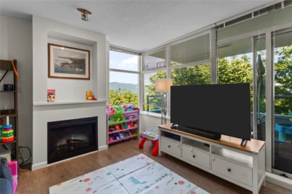 307 9298 University Crescent, Burnaby, BC, Burnaby — Apartment/Condo for sale