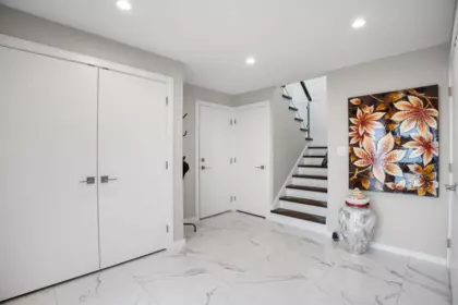 Entry Foyer Photo of 2268 Nacht Avenue, Port Coquitlam, BC