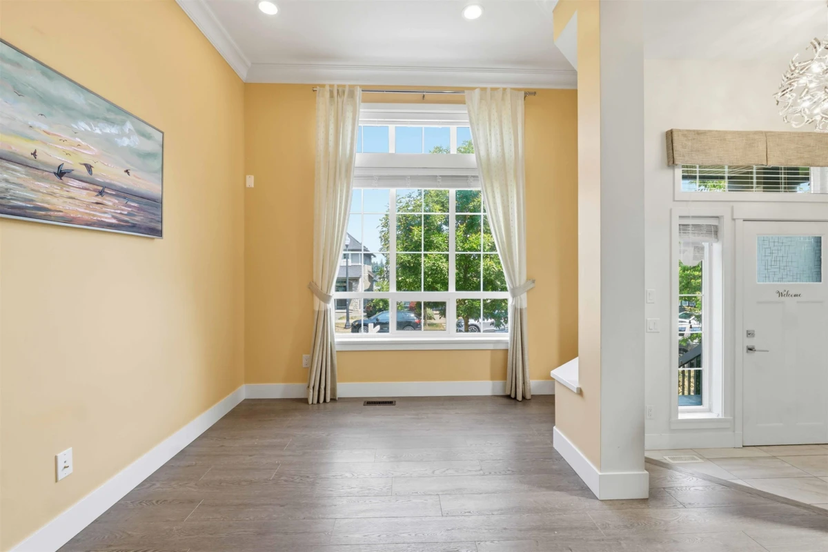 Family Room Photo of 15878 29a Avenue, Surrey, BC