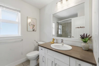 Laundry Room Photo of 15878 29a Avenue, Surrey, BC