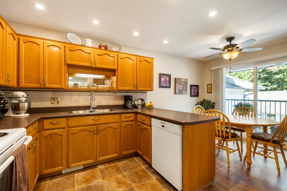 Family Room Photo of 24 2988 Horn Street, Abbotsford, BC