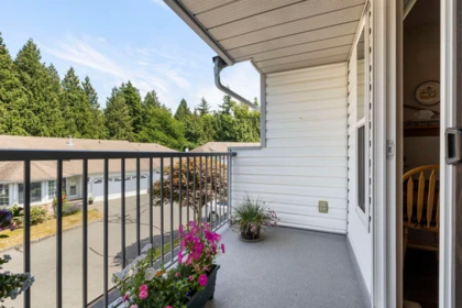 Entry Foyer Photo of 24 2988 Horn Street, Abbotsford, BC