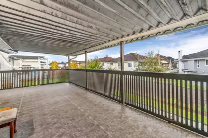 Staircase Photo of 12432 75 Avenue, Surrey, BC