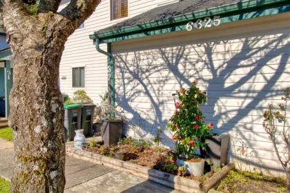 Laundry Room Photo of 32 6625 138th Street, Surrey, BC
