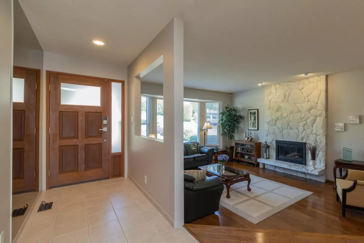 Family Room Photo of 455 Alouette Drive, Coquitlam, BC