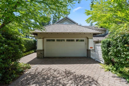 Basement Recreation Room Photo of 2 5402 West Vista Court, West Vancouver, BC