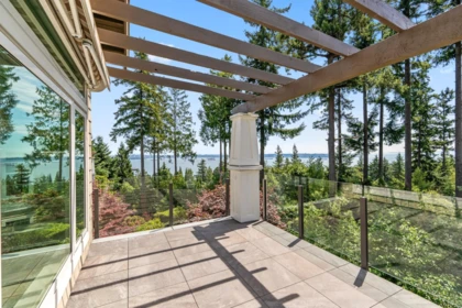 Powder Room Photo of 2 5402 West Vista Court, West Vancouver, BC