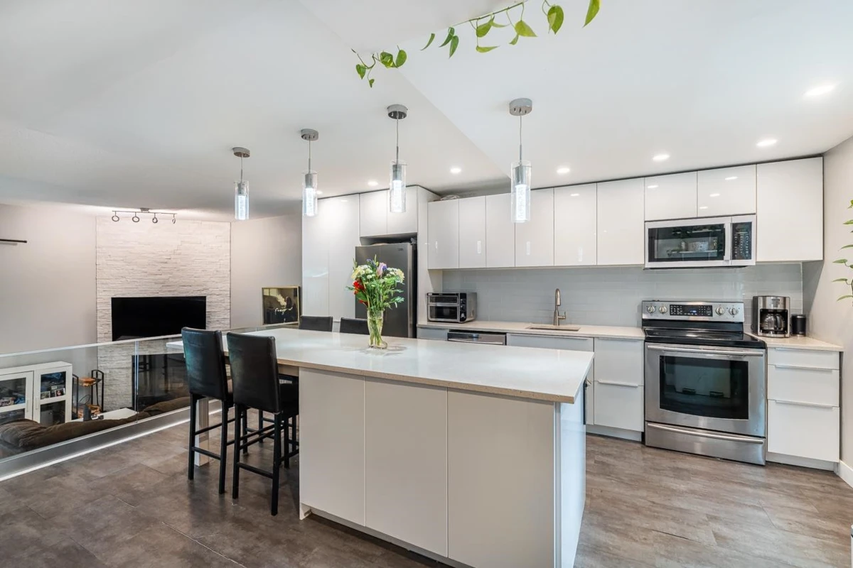 Dining Area Photo of 46 1240 Falcon Drive, Coquitlam, BC