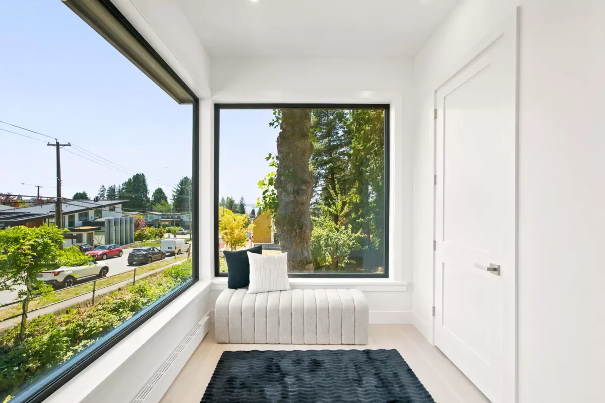 Dining Area Photo of 2508 Nelson Avenue, West Vancouver, BC